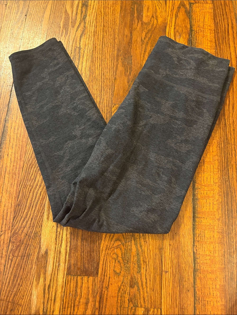 🎉Like New! Vuori Charcoal Camo Leggings